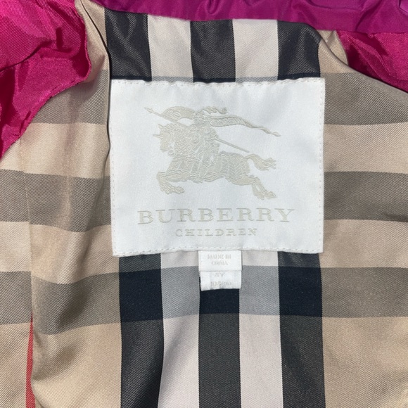 Burberry jacket. 4T. Zip up. Light weight jacket. Preloved - Picture 3 of 5
